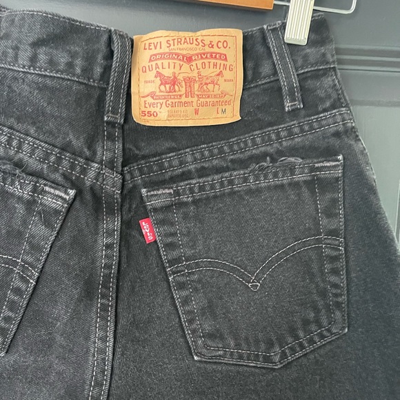 Levi black distressed shorts - fits like a 24 - Picture 9 of 9